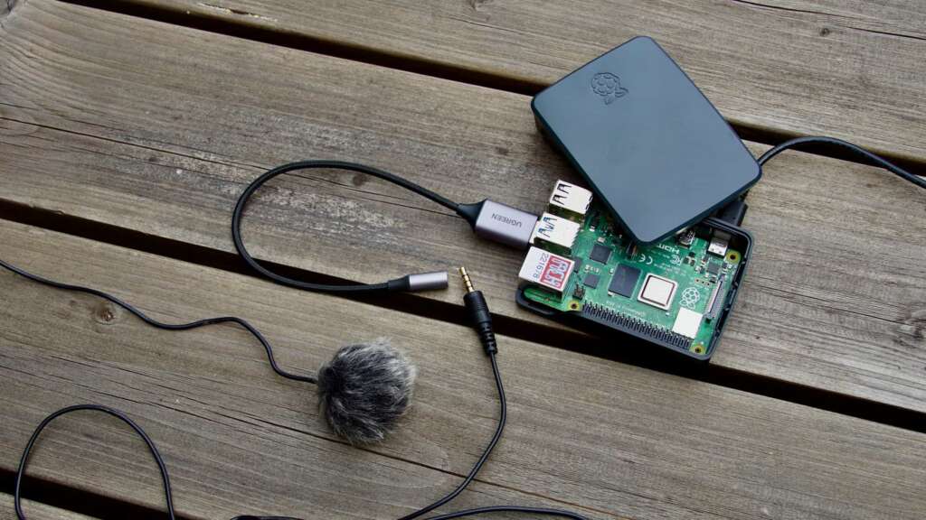 Mini-carte son ugreen avec le micro « lavalier » et son windshield le tout branché au raspberry pi